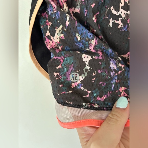 Lululemon Super Squad Short Floral Sport Black Multi / Black - Picture 9 of 12